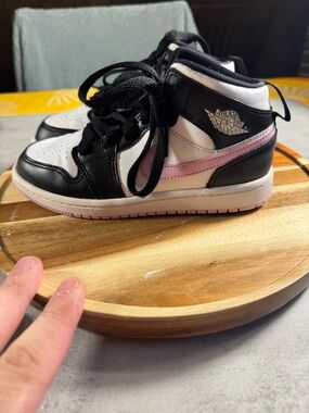 Jordan 1 Mid White Light Arctic Pink Size PS Size 13.5c